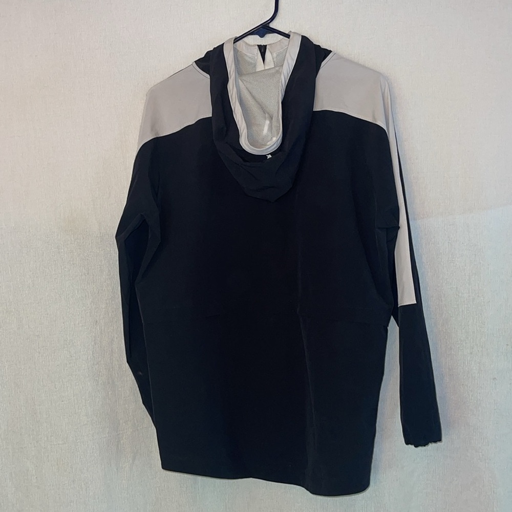 Under Armour Wind Breaker - Picture 3 of 3